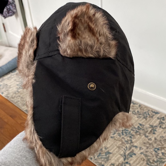 Warm kids hat. Velcro closure with fur looking accents. - Picture 3 of 3